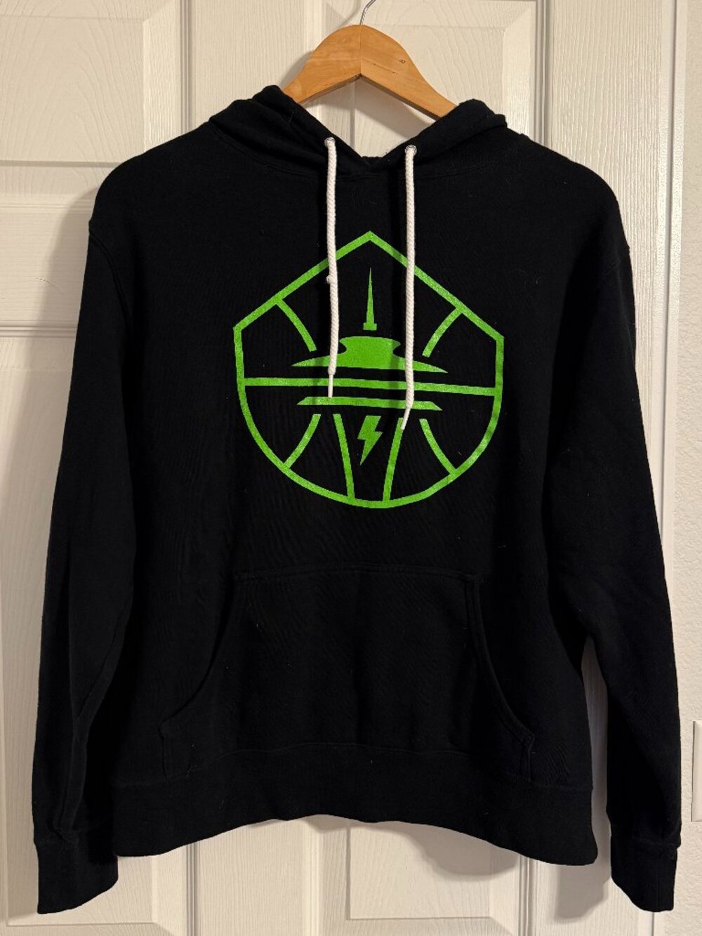 WNBA Seattle Storm Black Sweatshirt Size M